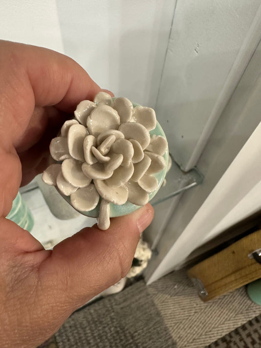 Green celadon and porcelain box